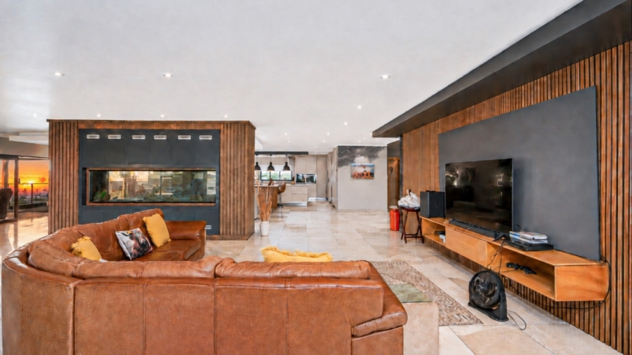 8 Bedroom Property for Sale in Birdwood Estate North West